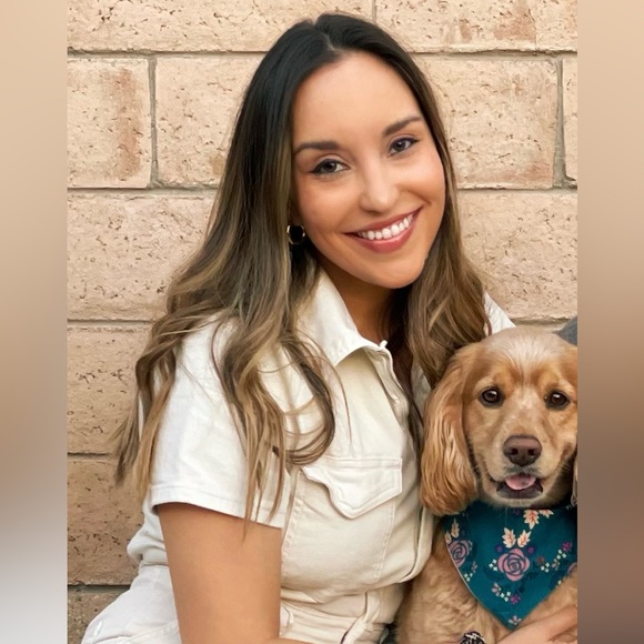 Meet your Posher, Karina - Picture 2 of 5